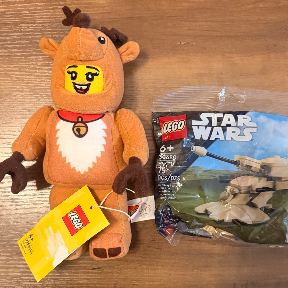 Lego Collection x Target Exclusive 10” Reindeer Minifigure Plush & Lego Set NWT